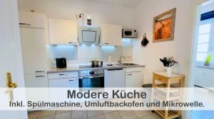 Unsere moderne Küche bietet Ihnen alles, was Sie für ein gelungenes Kocherlebnis benötigen. Das Ceranfeld und der Umluftbackofen ermöglichen eine schnelle und präzise Zubereitung Ihrer Lieblingsgerichte. Unsere Küche ist komplett ausgestattet. - Bild 8: Ferienwohnung im Gutshaus, Entschleunigung pur für erholsame Tage