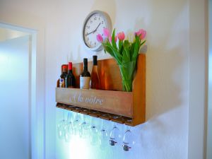 Das Leben ist einfach zu kurz für schlechten Wein. Genießen Sie das Leben, allerdings haben wir hier unseren Wein gelagert. Es ist nicht Bestandteil der Vermietung, dafür sind die Geschmäcker zu unterschiedlich. ;-)) - Bild 21: Ferienwohnung im Gutshaus, Entschleunigung pur für erholsame Tage