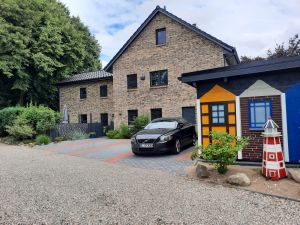 Direkt am Haus ein eigener Stellplatz - Bild 9: Ferienwohnung Föhr in der schönen Schleiregion