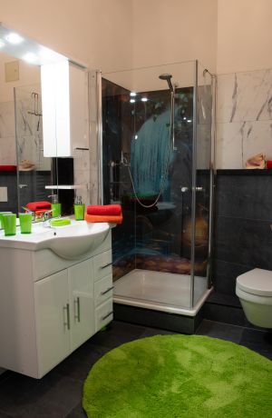 liebevoll saniertes Bad mit ebenerdiger Dusche - Bild 15: Ferienwohnung "Die Käuzchenkuhle" - Alleinlage im Wald