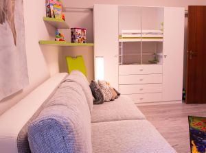 auch im zweiten Schlafzimmer befindet sich ein großer Schrank mit reichlich Stauraum - Bild 14: Ferienwohnung "Die Käuzchenkuhle" - Alleinlage im Wald