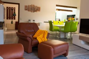 Blick auf Essplatz - Bild 2: Ferienwohnung "Die Käuzchenkuhle" - Alleinlage im Wald