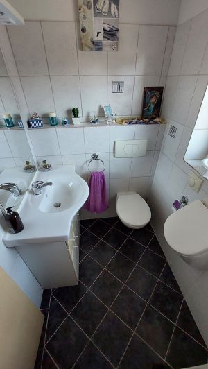 im Treppenhaus - Bild 20: Norden/ Norddeich Ferienwohnung Stella für 1-3 Personen, Balkon, + Hund