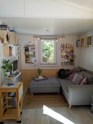 gemütliche Ecke mit DVD Player, Gitarre und Spielen - Bild 10: Haus Little Lilly