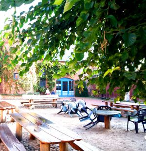 Bereit für ein gemütliches Beisammensein. - Bild 1: Urlaub auf dem Reiterhof in Brandenburg