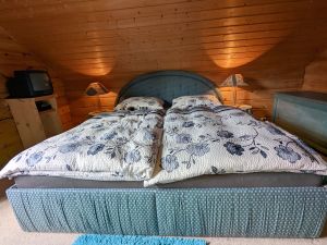 hier finden Sie ein Doppelbett und eine Galerie auf der 2 Kinder schlafen können. - Bild 11: D1142a Ferienhaus Fehrengrund im Thüringer Wald