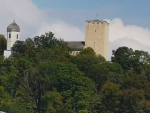 Blick vom Ferienhaus auf Burg Falkenstein.
Hier inden dem Sommer über diverse Burgsiele und Veranstaltungen statt.
Empfehlenswert !! - Bild 16: Ferienhaus Nr. 44 - Falkenstein Bayer. Wald TOP Reisetipp!