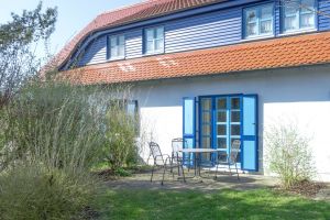 Die terrasse mit einer großen Wiese direkt davor. - Bild 7: A50 Urlaub auf der Insel Rügen mit dem Ostseestrand fast vor der Haustür