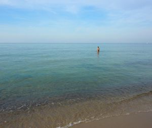 Ins Wasser darf hier wirklich die ganze Familie - Bild 11: D13 Urlaub mit dem Ostseestrand vor der Haustür mit 2 SZ & Terrasse, Rügen