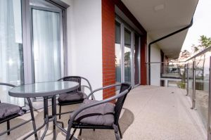 Vom Balkon aus könnt ihr das Meer sehen - Bild 2: Ferienappartement in Rewal mit Meerblick