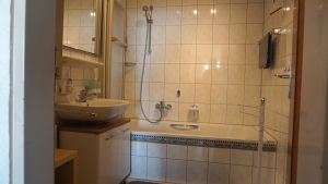 mit Duschbadewanne, separates WC - Bild 11: Ferienwohnung Mehl in Immenstaad/Bodensee - mit Panorama-See- u. Alpenblick