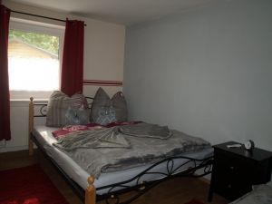 Schlafzimmer
1 Doppelbett
1 Einzelbett - Bild 12: Ferienwohnung am Moosweiher