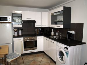 Voll ausgestattete Küche - Bild 1: Ferienwohnung am Moosweiher auch für Wochenendheimfahrer geeignet