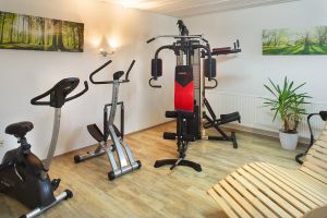 Für die Bewegungshungrigen haben wir einen kleinen Fitnessraum eingerichtet - Bild 8: Ferienwohnung im Allgäu in Nesselwang mit 2 Schlafzimmer