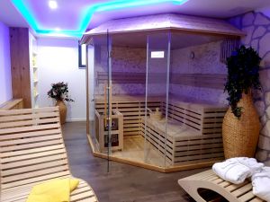 Entspannung pur in unserer Sauna mit Wohlfühllicht und Hintergrundmusik - Bild 6: Ferienwohnung im Allgäu in Nesselwang mit 2 Schlafzimmer