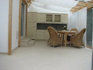 Küche im Wintergarten - Bild 8: Nordseeheilbad Cuxhaven - Sonnige Wintergarten-Ferienwohnung am Strand