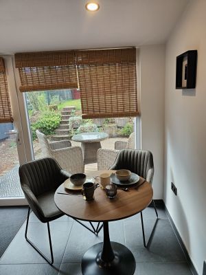 Bild 3: Modernes, eingezäuntes 5* Haus mit Blick ins Grüne in der Vulkaneifel