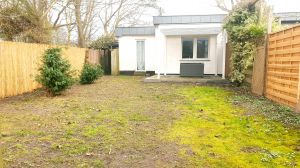 ca. 100qm Garten mit überdachter Terrasse - Bild 10: Fewo "Boddenbrise" | eingezäunter Garten | direkt a. Wasser | Nahe Ostsee