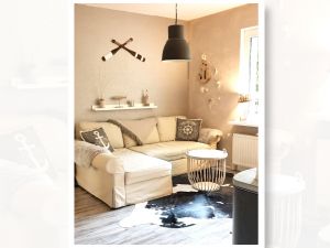 Bequeme Eckcouch m. Aufbettungsfunktion (auf Anfrage) - Bild 4: Fewo "Boddenbrise" | eingezäunter Garten | direkt a. Wasser | Nahe Ostsee