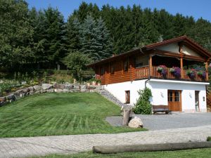Bild 2: Blockhaus Urlaub im Westerwald Helmerother Blockhäusl