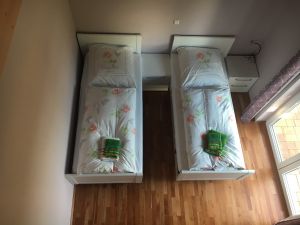 Auf der Galerie steht ein weiteres Bett. - Bild 6: Rügenurlaub mit Hund - Villa Weißdorn in Boddenlage