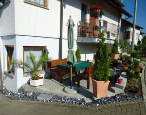 Hier kann das Frühstück in der Morgensonne genossen werden. - Bild 11: Ferienwohnung Haus Baier**** mit Terrasse, in 20 Minuten am Bodensee